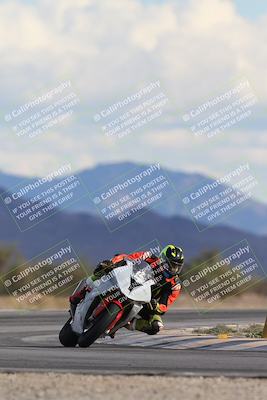 media/Nov-16-2025-Race Pace (Sun) [[8c5fa54630]]/Non Verified Riders (1st 20 Minutes)/5-Turn 15 (110pm)/